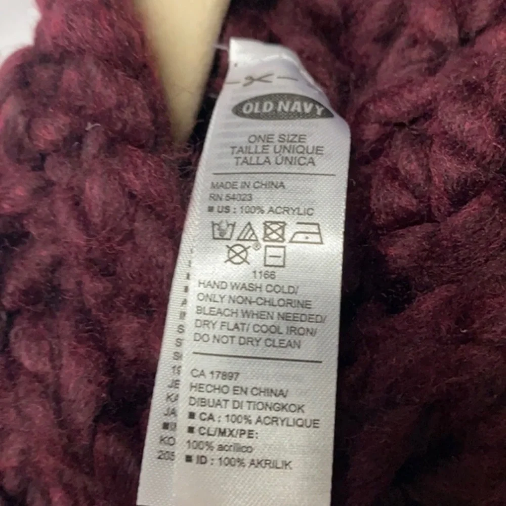 Old navy maroon infinity scarf NWT crocheted measurements in pic‎ (W-005)